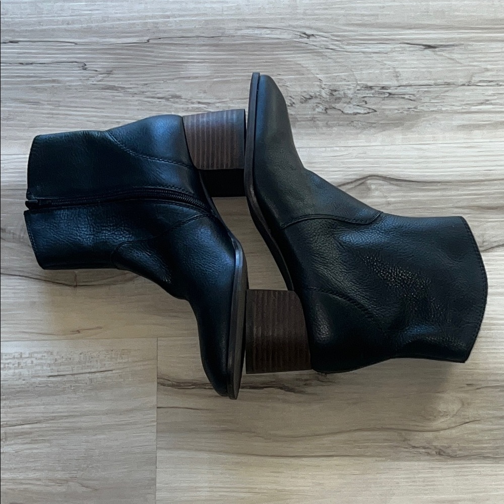 Lucky Brand Black Leather Ankle Booties